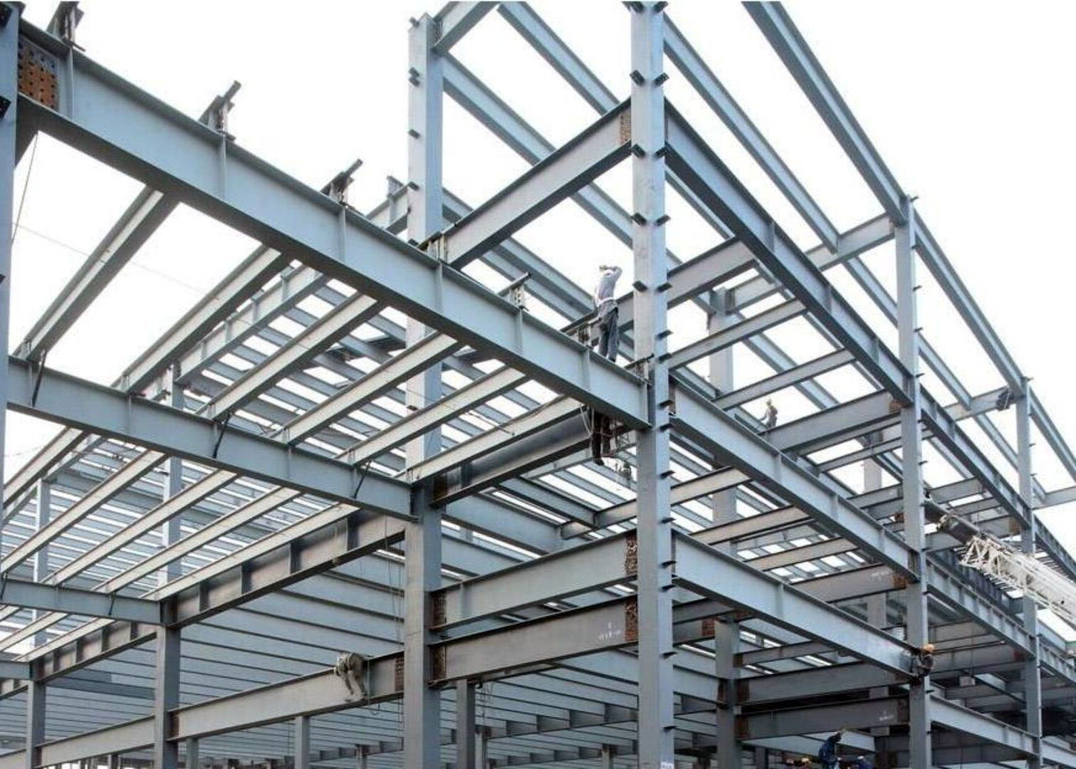 Сравнительный анализ прочности двутавра и швеллера при различных типах нагрузок