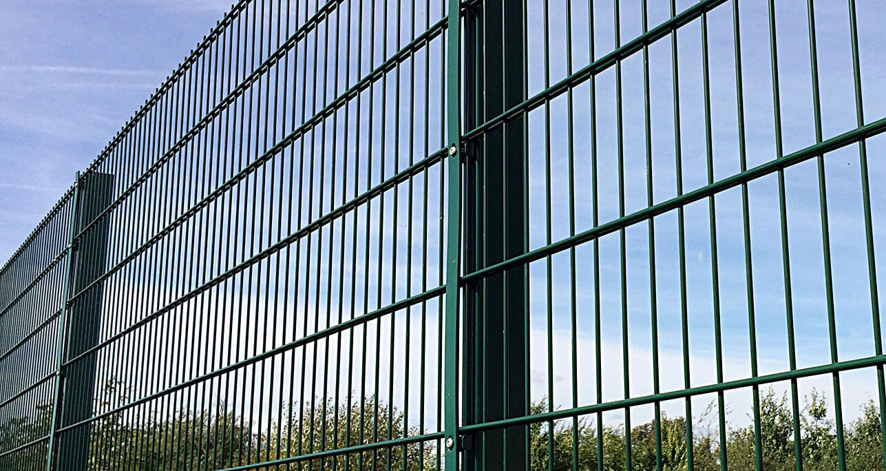 Типы и конструкции металлических заборов Типы и конструкции металлических заборов