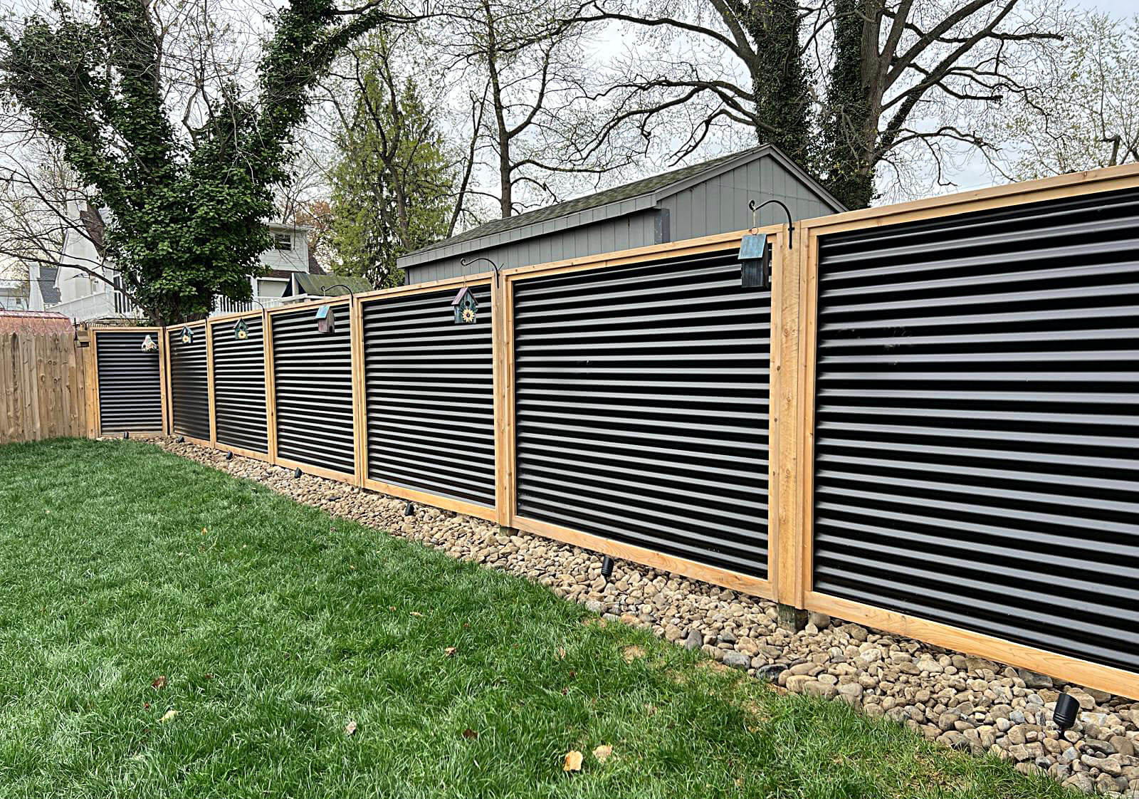 Типы и конструкции металлических заборов Типы и конструкции металлических заборов