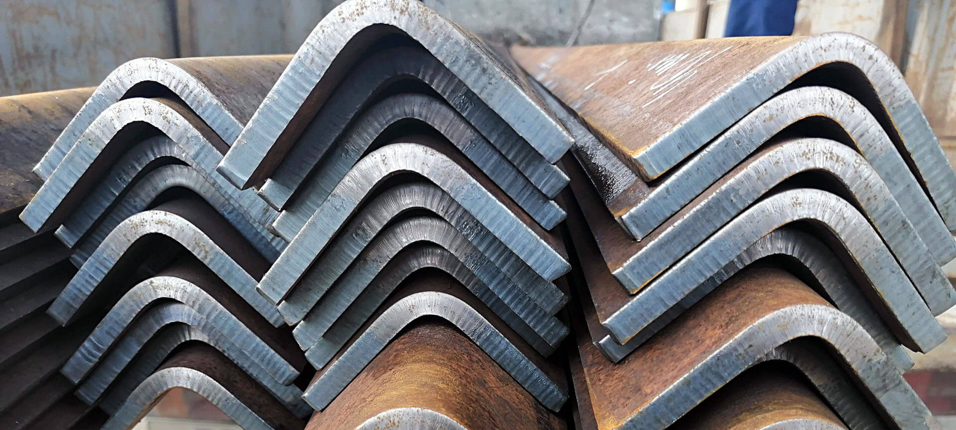 Уголок стальной гнутый по ГОСТ 19771-93, ГОСТ 19772-93 в Минске Уголок стальной гнутый по ГОСТ 19771-93, ГОСТ 19772-93 в Минске