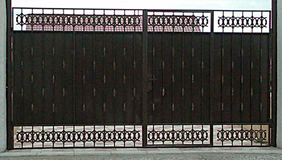 Металлические распашные ворота, гаражные ворота, изготовление металлических ворот в Минске